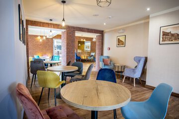 Lobby lounge