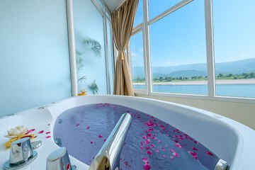 Private spa tub