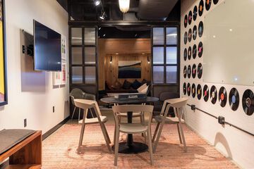 Business Center 31 of 31