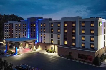 Holiday Inn Express & Suites Newport News by IHG