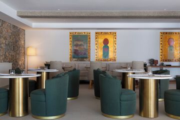 Lobby lounge