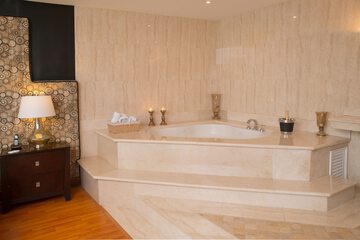 Jetted tub