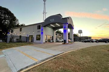 Garden Inn & Suites
