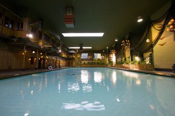 Indoor/outdoor pool