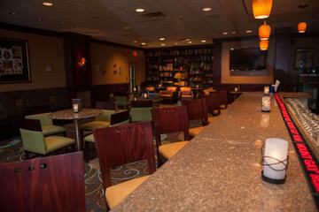 Lounge 44 of 50