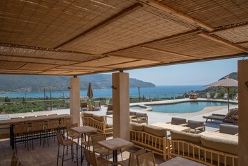 Poolside bar