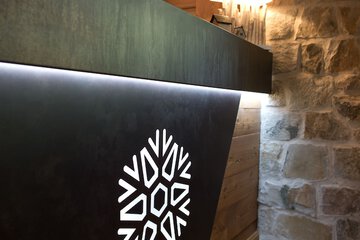 Check-in/check-out kiosk