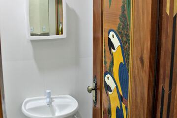 Bathroom sink