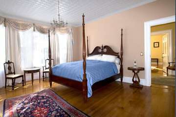 Room 5 of 9