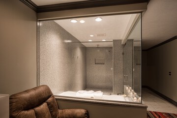 Room 8 of 12