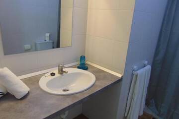 Bathroom sink