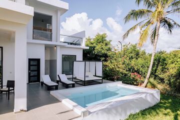 Private pool