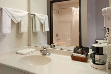 Room 5 of 8