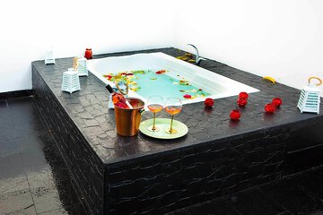 Private spa tub