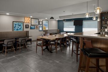 Check-in/check-out kiosk