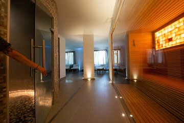 Indoor spa tub