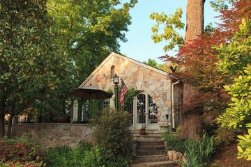 Chanticleer Inn