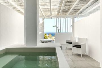 Jetted tub