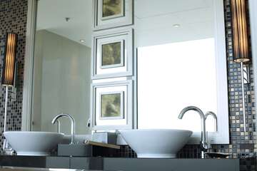 Bathroom sink