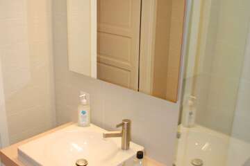 Bathroom sink