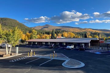 Electric vehicle charging station
