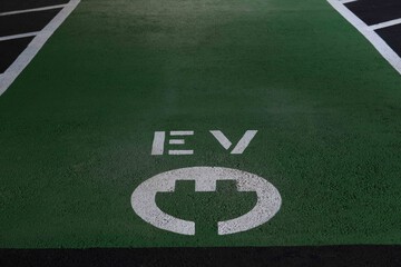 Electric vehicle charging station