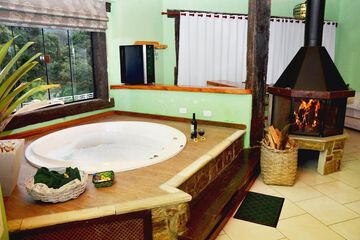 Deep soaking bathtub