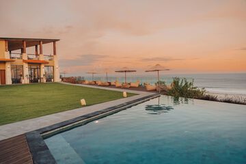 Infinity pool