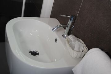 Bathroom sink