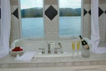 Deep Soaking Bathtub