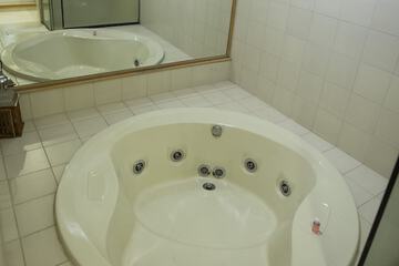 Private spa tub