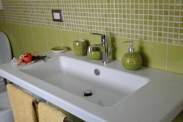 Bathroom sink