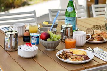 Breakfast buffet
