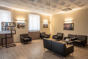 Lobby lounge