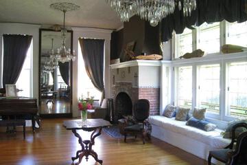 Shared lounge/TV area