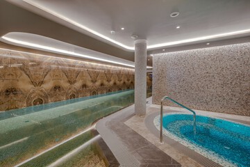 Indoor spa tub