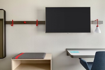 Room 13 of 27
