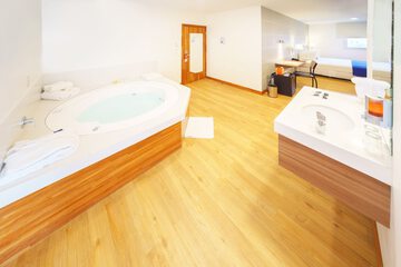 Jetted tub
