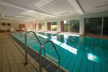 Indoor/outdoor pool