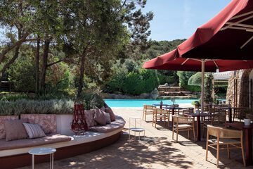 Poolside bar