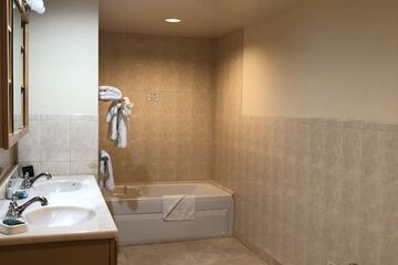 Room 17 of 33