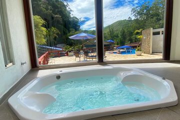 Outdoor spa tub