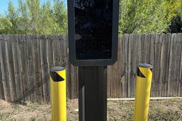 Electric vehicle charging station