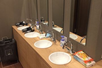 Bathroom sink