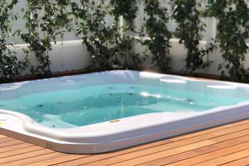 Private spa tub