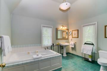 Jetted tub