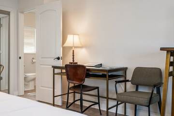 Room 170 of 211