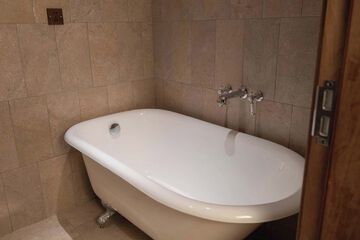 Private spa tub