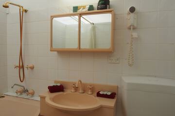 Bathroom sink