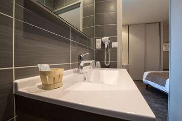 Bathroom sink